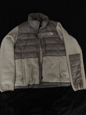 The North Face Womens Two-Tone Light Gray Hybrid Puffer Jacket